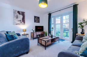 Modern 4-Bed Townhouse in Crewe by 53 Degrees Property, Ideal for Contractors & Business, FREE Parking - Sleeps 8